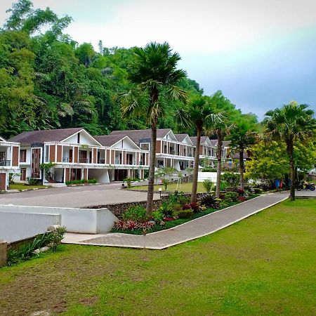 Zuri Resort Cipanas Puncak Luaran gambar