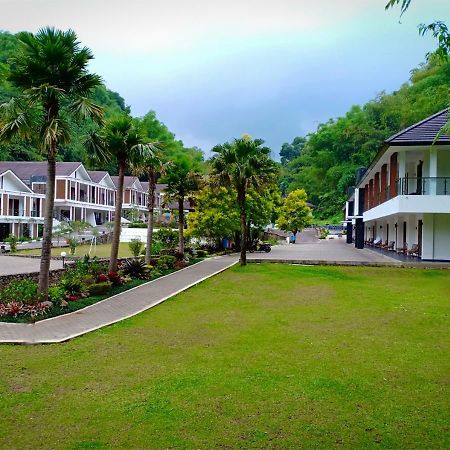 Zuri Resort Cipanas Puncak Luaran gambar