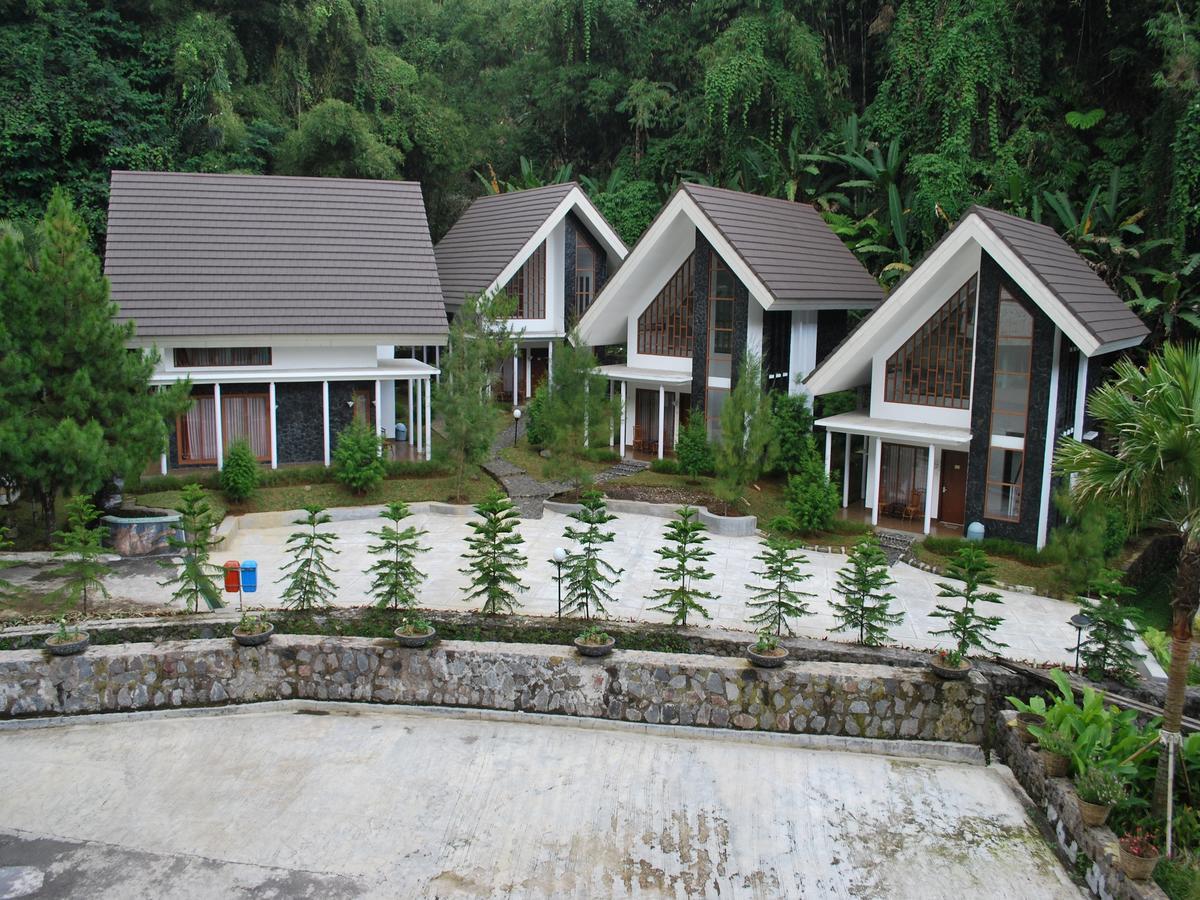 Zuri Resort Cipanas Puncak Luaran gambar