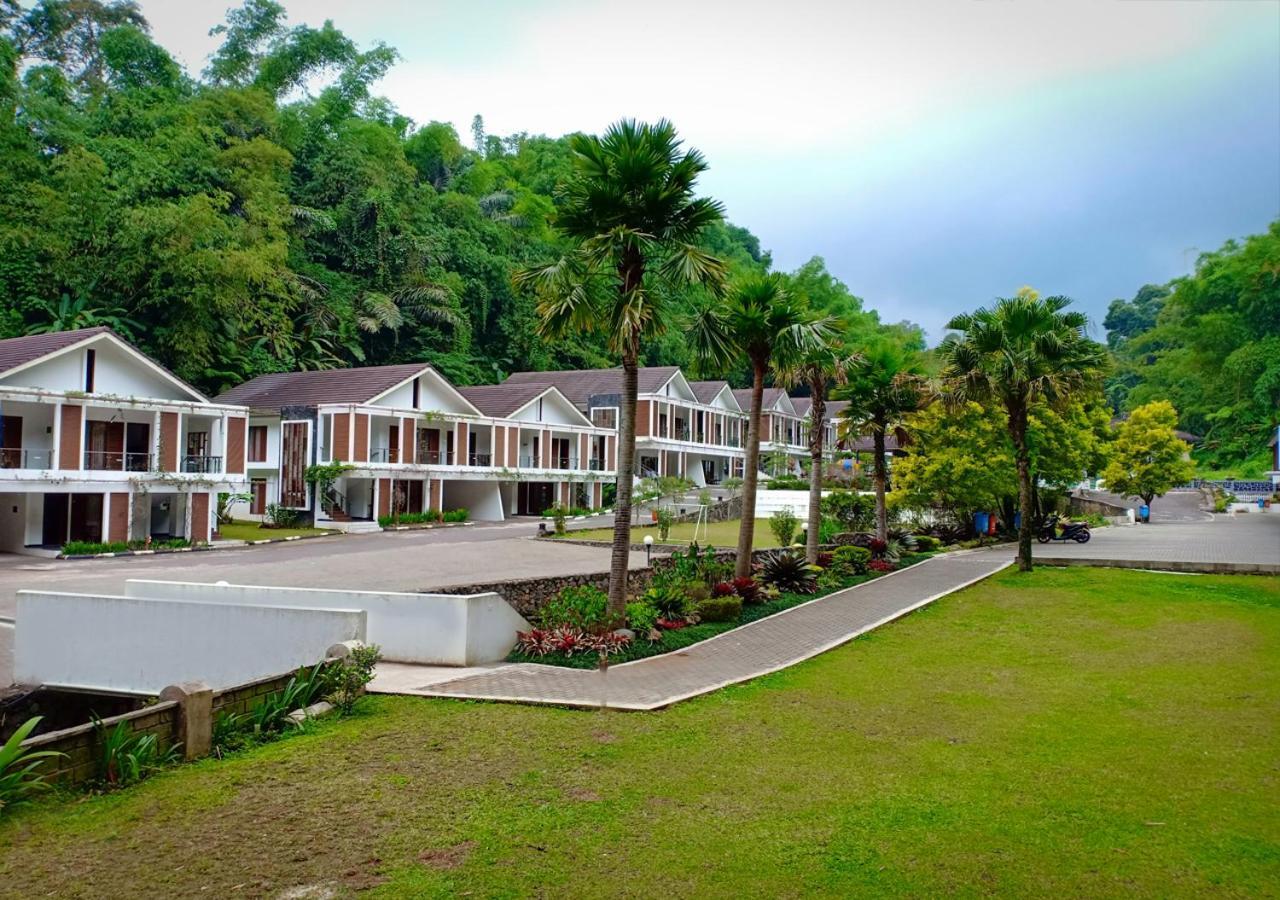 Zuri Resort Cipanas Puncak Luaran gambar