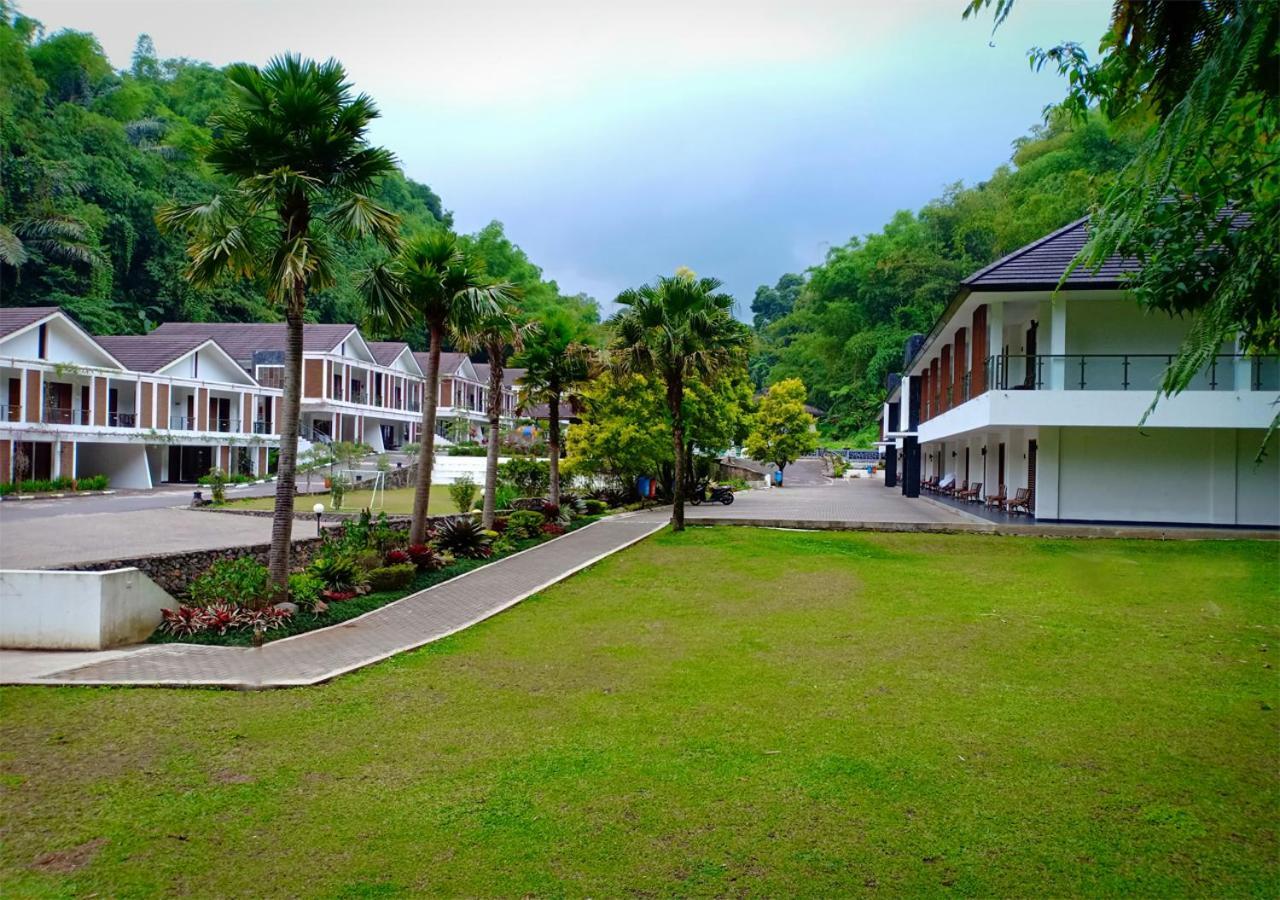 Zuri Resort Cipanas Puncak Luaran gambar