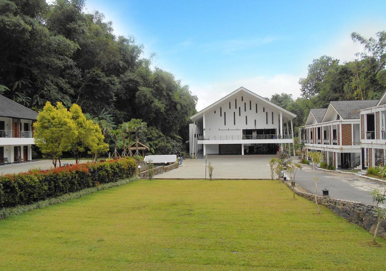 Zuri Resort Cipanas Puncak Luaran gambar