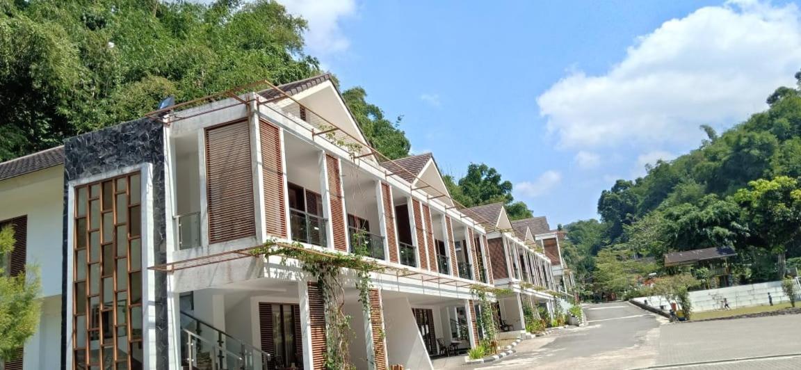 Zuri Resort Cipanas Puncak Luaran gambar