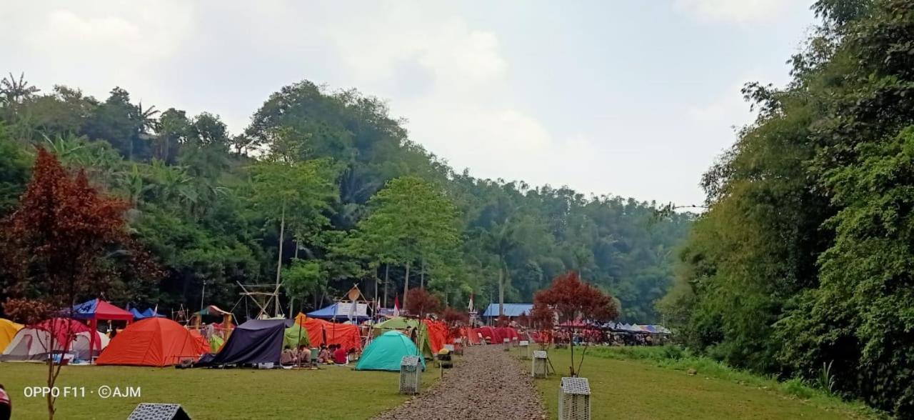 Zuri Resort Cipanas Puncak Luaran gambar