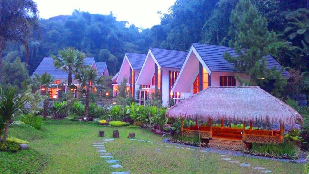 Zuri Resort Cipanas Puncak Luaran gambar